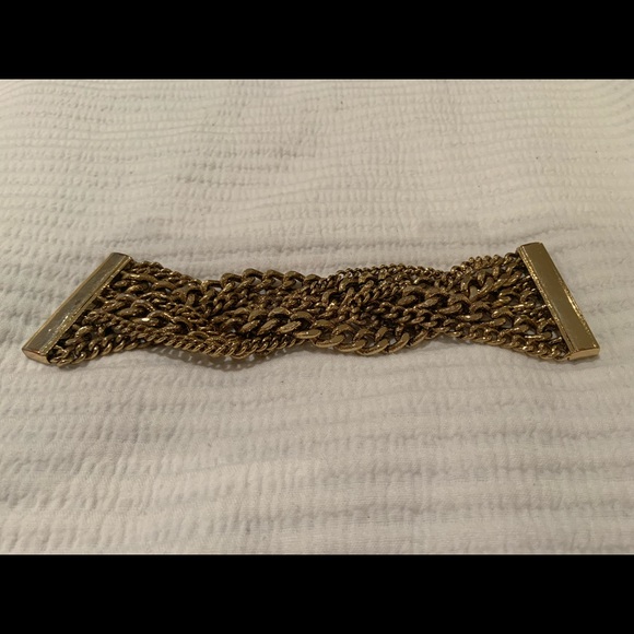 Gold twisted bracelet - Picture 2 of 3